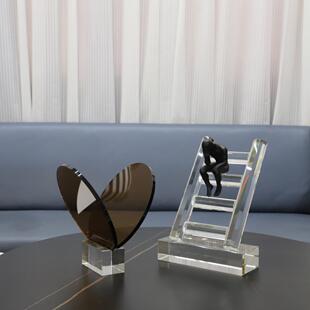 北欧创意水晶杂志架树脂楼梯思考者摆件客厅卧室样板房家居装饰品