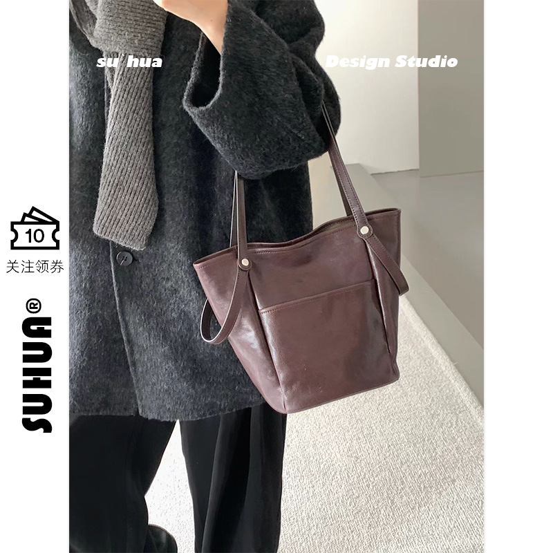 黑色头层植鞣牛皮水桶包2025新款