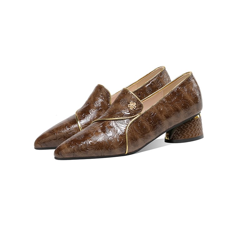 国风中式旗袍复古压花漆皮浅口粗跟单鞋中跟新款时尚舒适大码女鞋