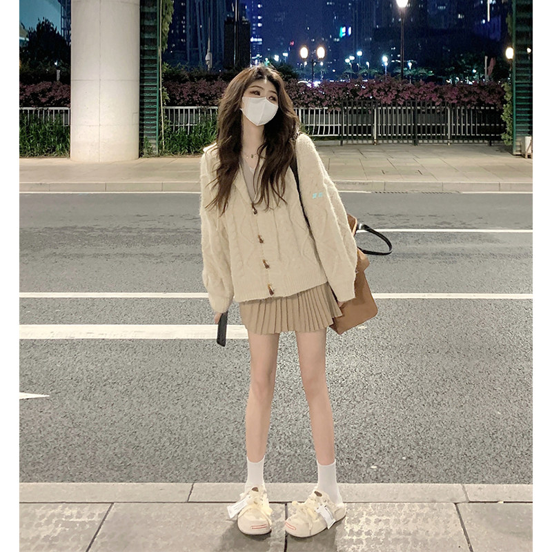 新品慵懒风麻花毛衣外套女装u春秋2024新款牛角扣软糯宽松长袖针