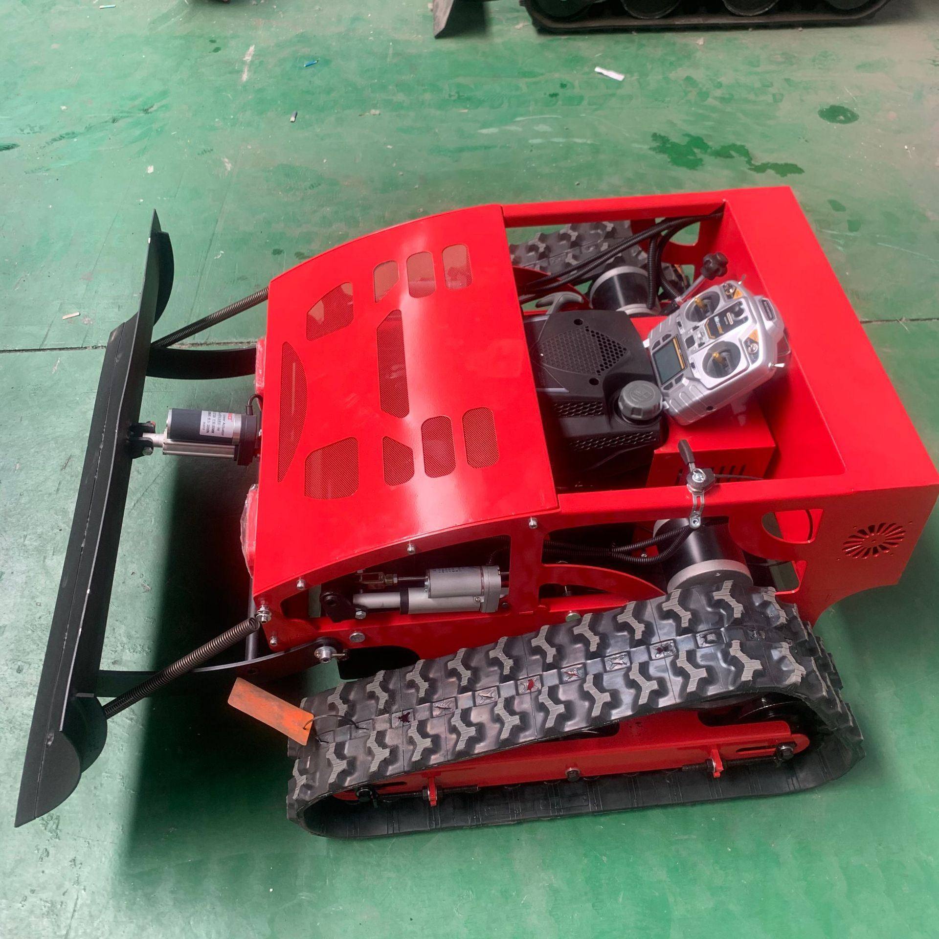 厂家发货小型7.5马力割草机 出口美国EPAremote control mower