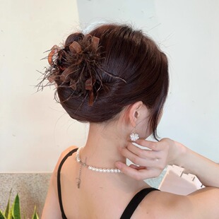 法式咖色高级气质网纱羽毛抓夹鲨鱼夹驼鸟毛发夹后脑勺半扎发头饰