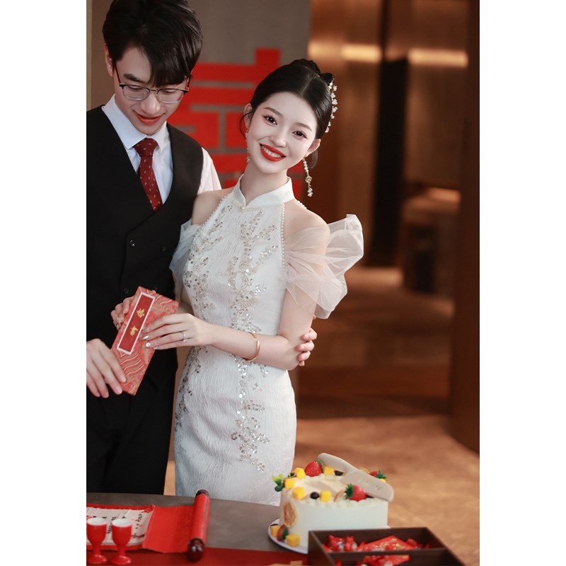 好货新中式订婚礼服2025新款白色晨袍平时可穿挂脖衣服小白裙领证
