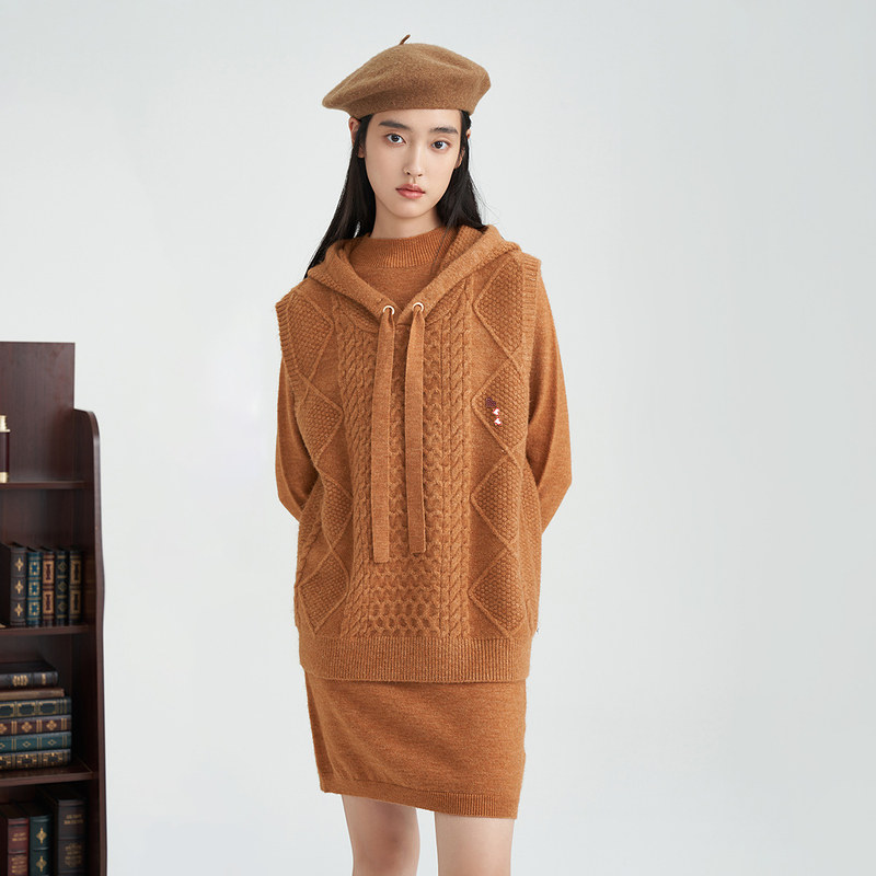 【商场同款】茵曼百搭女2021年冬季新款连帽菱格针织两件套连衣裙