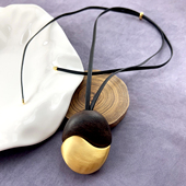 小众设计黑檀木拉丝吊坠项链女黑皮绳长款 复古手工文艺配饰品