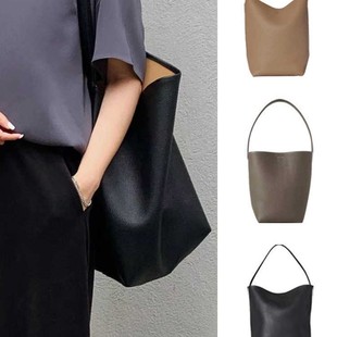 row新款 小众设计师极简风大容量单肩包荔枝纹头层真皮通勤水桶包