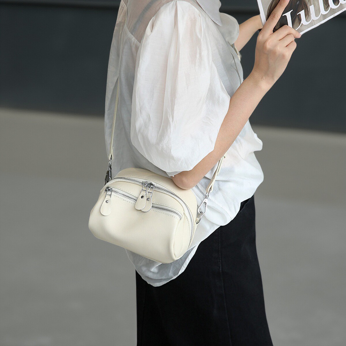 2025年新款头层牛皮小圆包女 真皮斜挎包 大容量女士小包