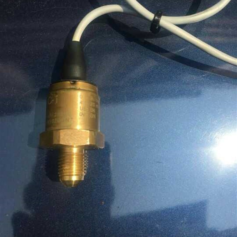 现货速发。克莱门特水冷热泵机组 比泽尔压缩机高压传感器 克莱门