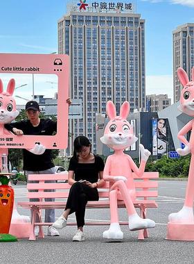 卡通兔子雕塑户外大型玻璃纤维商广场风景区美陈网红装饰品落地大