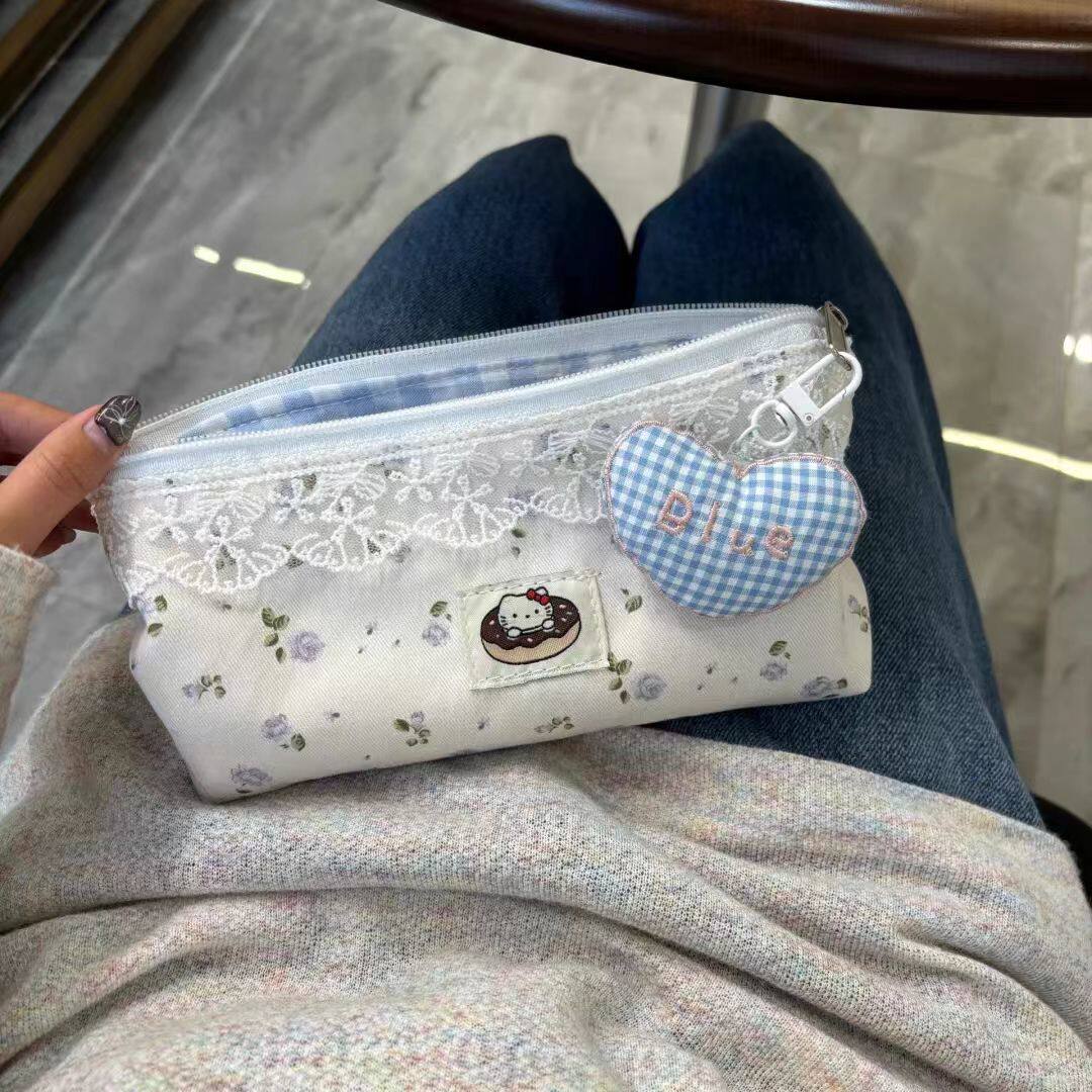 可爱kitty碎花铅笔袋新款简约高颜值ins少女心学生大容量文具盒女