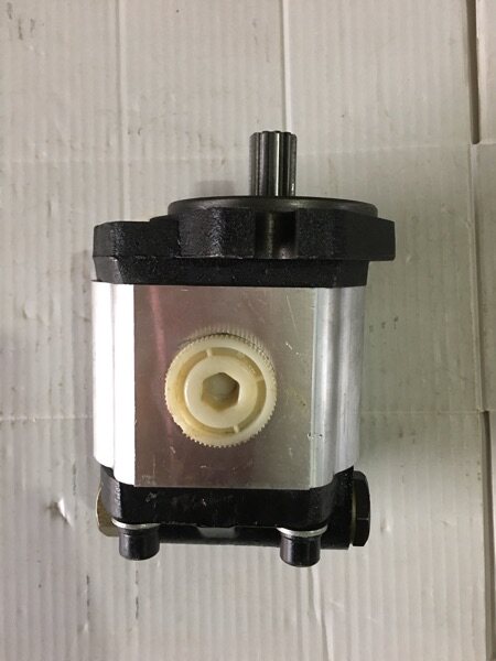 速发福田欧豹拖拉机配件70 80 90 100转向泵转向恒流泵液压泵