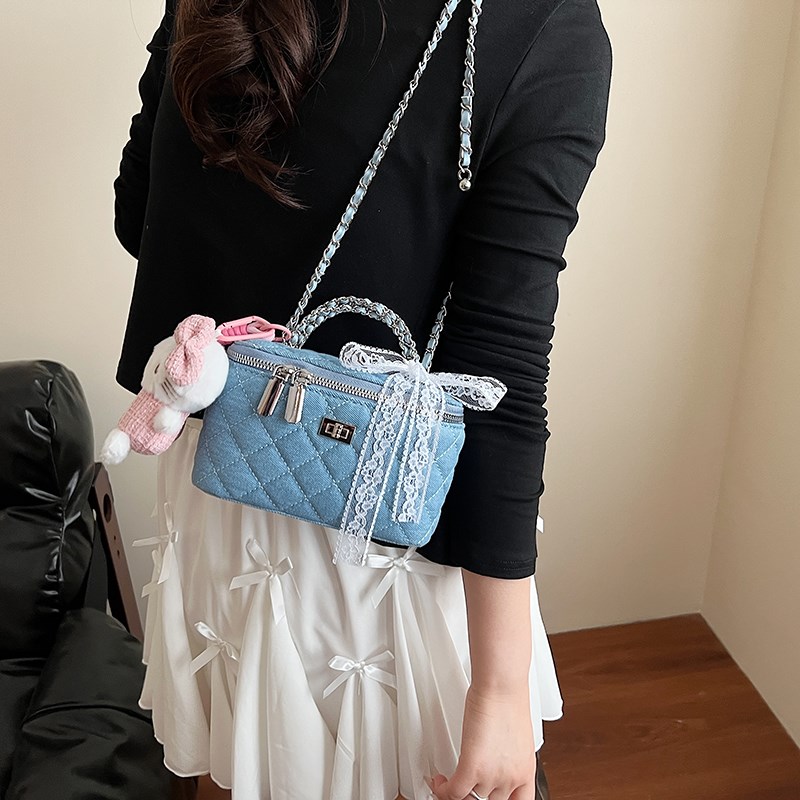 今年流行手提盒子包女式2025新款时尚牛仔布单肩包精致链条斜挎包