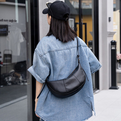 头层牛皮牛角包斜挎月牙包