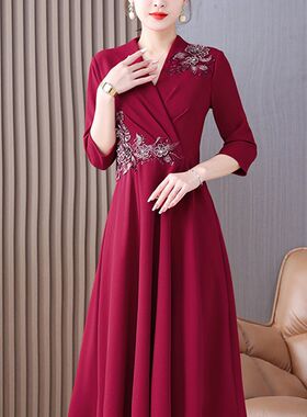 新品婚庆礼服妈妈装n结婚喜服年轻洋气酒红色连衣裙女喜婆婆婚宴