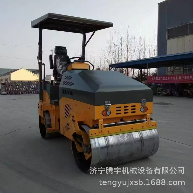 3吨全液压座驾式双钢轮压路机