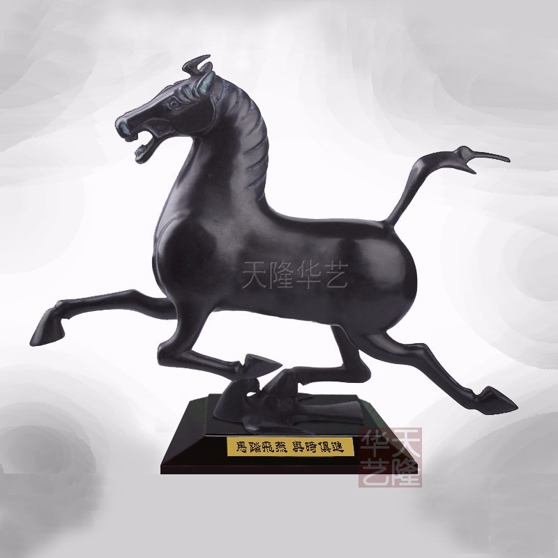 马踏飞燕铜奔马马到成功摆件