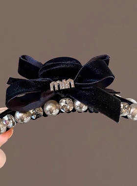 植绒蝴蝶字母发夹秋冬新款大号珍珠水钻抓夹高级感后脑勺鲨鱼夹女