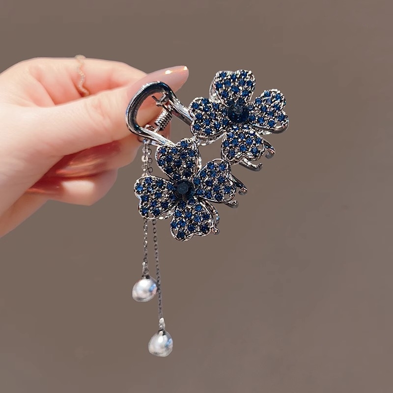 蓝色水钻蝴蝶流苏中号精致抓夹女