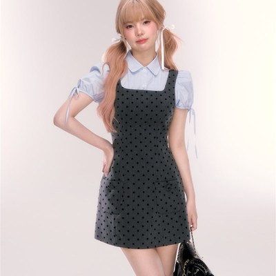 现货QDQD灰色波点吊带连衣裙女夏季新款早春气质收腰背带裙背心裙