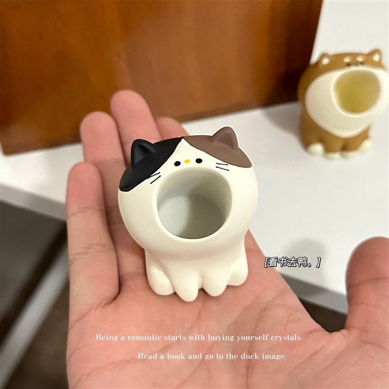 万物皆可吞 干饭人笔筒创意张嘴猫咪摆件化妆U刷口红收纳笔