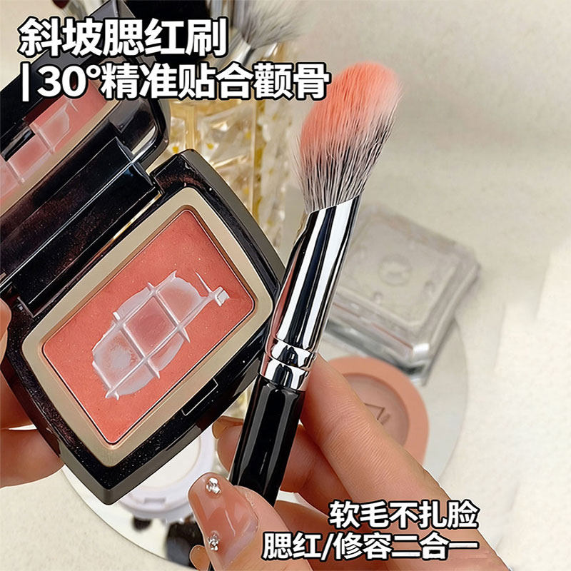 腮红刷坡面斜坡修容刷上妆清透自然不吃粉化妆刷眼下刷子点彩膏刷,彩妆/香水/美妆工具,化妆/美容工具,淘宝优惠券,粉丝福利购,淘宝优惠卷