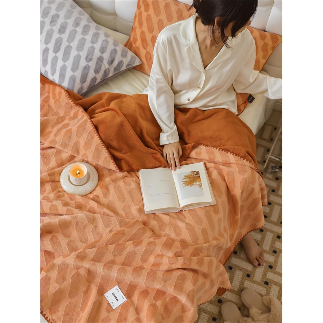 立体雕花丝绒焦糖色毯午休毯抛毯秋冬加厚丝绒毯卧室沙发休闲毯