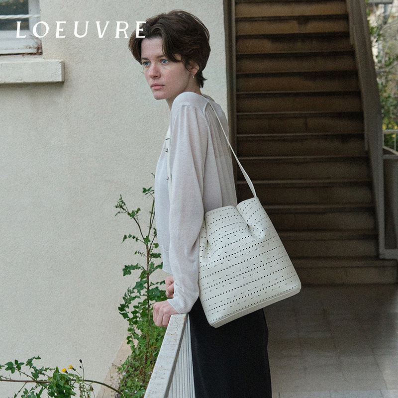 loeuvre牛皮包女镂空水桶包