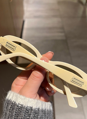 现货速发202年新款太潮太款级感美式复古窄框米黄色小框辣妹