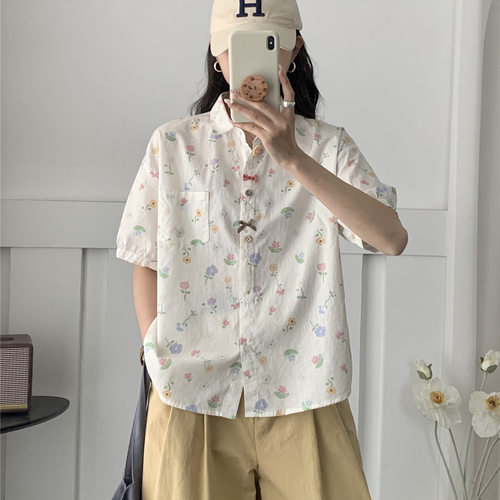 梦箱子2025夏新款清新花朵印花棉布衬衣翻领彩扣短袖宽松减龄衬衫