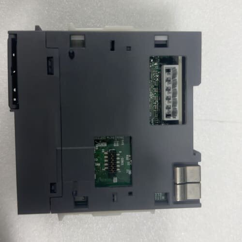 议价三凌PLC L02CPU-CM，二手拆机，成色几乎全新，外观