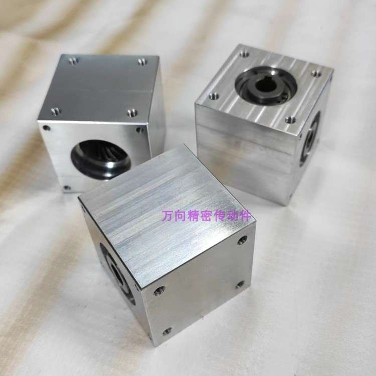 小型伞齿轮转角器90度速比1:1直角传动换向齿轮箱轴孔键槽 /六角