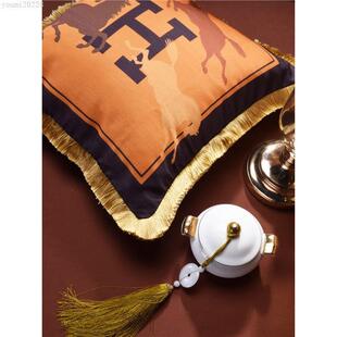 美式轻奢金钱豹抱枕方靠垫骏马样板房家居客厅沙发床头流苏大靠背