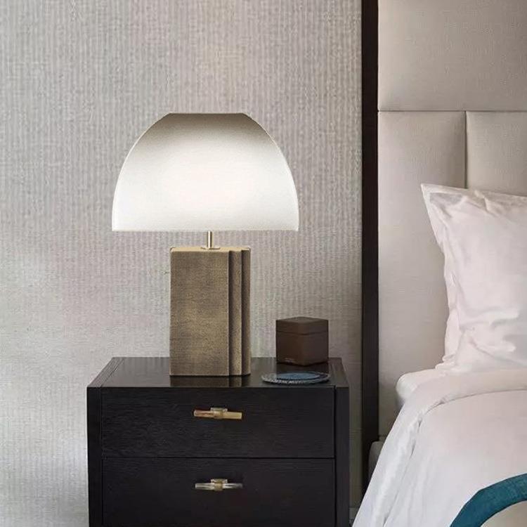 后现代创意客厅北欧台灯设计师床头卧室书房现代简约高端装饰台灯