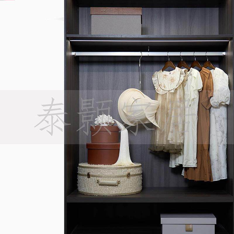 现代简约样板房儿童衣帽间女孩裙子外套摆件售楼处展厅摆设道具