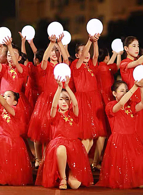 速发灯火里的演国灯球发光圆球灯舞蹈演形表中手捧走秀手持出合唱