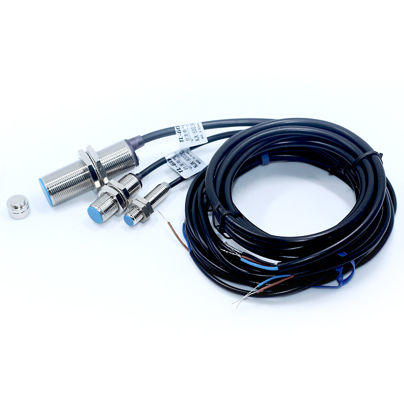 M8 M12 M18霍尔磁性开关接近传感器NJK-5002C 8002 磁铁感应三线