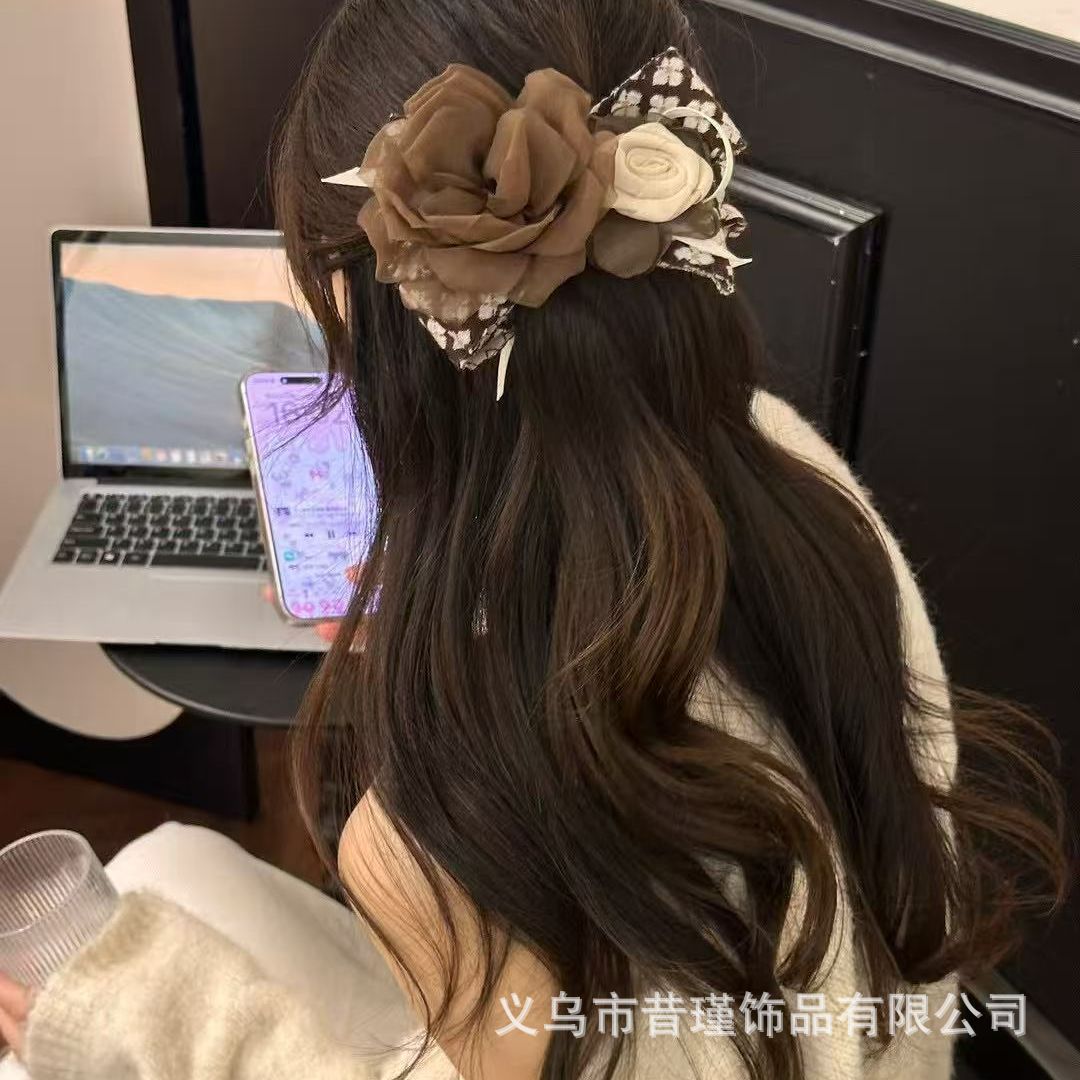 【秋意满满】高级感布艺秋冬山茶花香蕉夹小众设计感重工质感出片