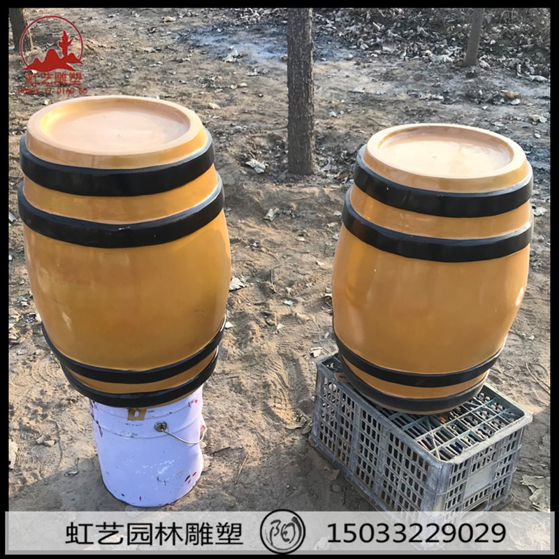 速发玻璃钢啤酒桶雕塑仿真酒桶模型西方人物喝酒户外园林酒坊落地