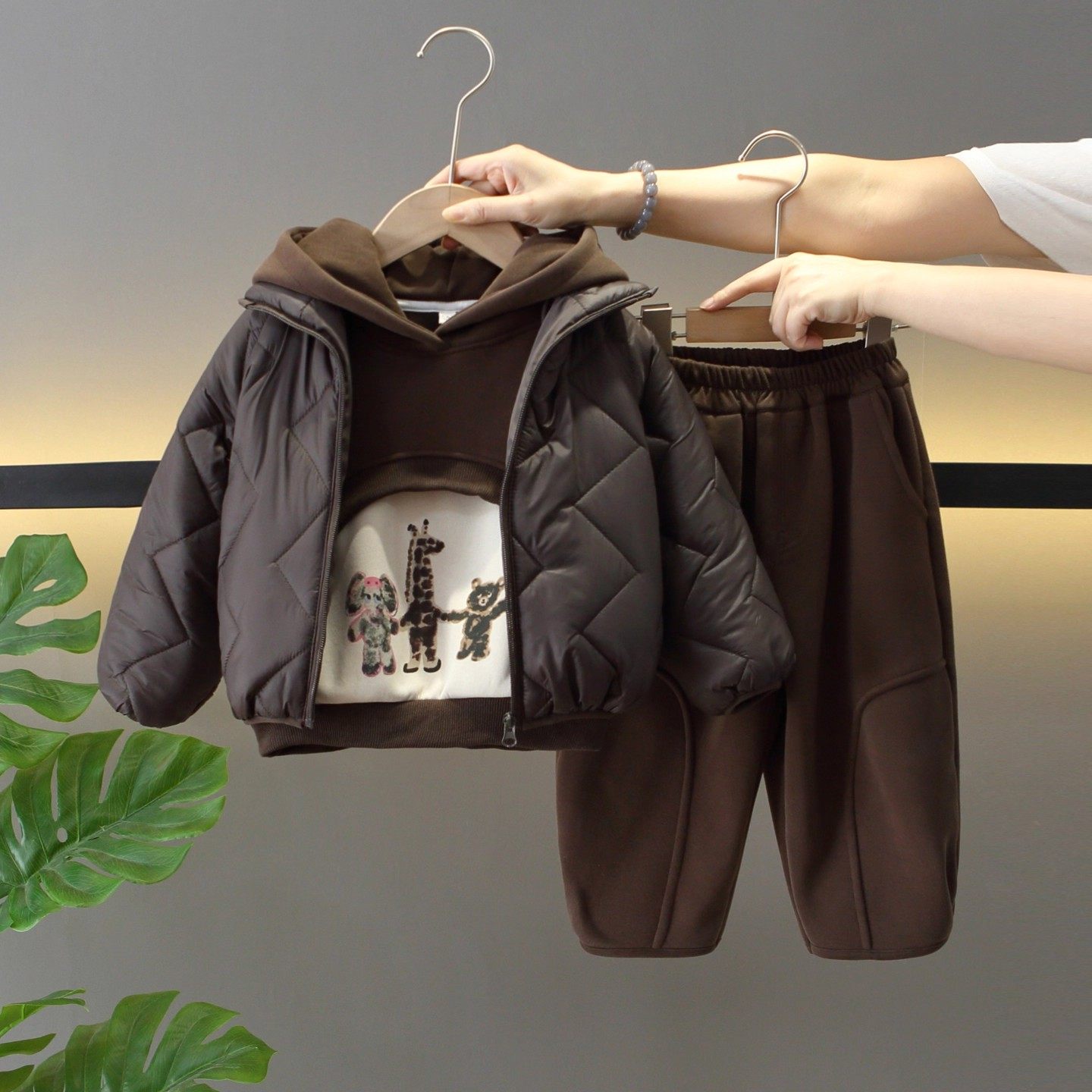 法国男童冬装套装新款宝宝帅洋气加绒三件套儿童冬季加厚棉服潮酷