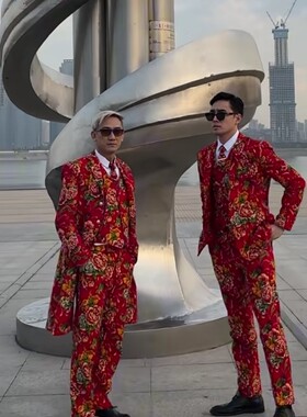 东北大花西服西装套装网红潮流个性修身舞台街道中国风拍视频结婚