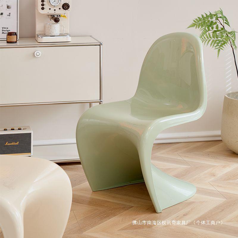 网红异形潘东椅风创意餐椅亚克力椅子家用现代简约靠背化妆凳设计