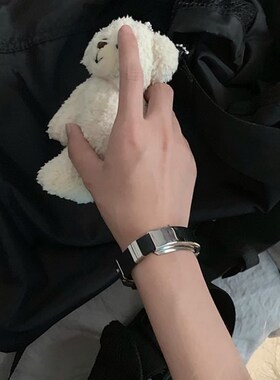 极速ins原宿风街头复古t个性潮流情侣手链钛钢硅胶皮带手环手镯