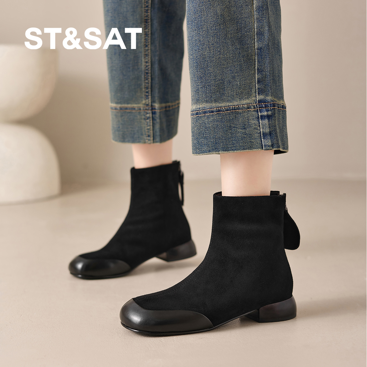 星期六2025新款英伦风黑色绒面短靴女百搭复古粗跟厚底舒适瘦瘦靴