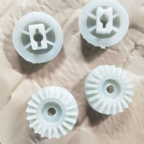 热销手摇施肥器配件大中r小齿轮通用手摇式配套尼龙料施肥器配件