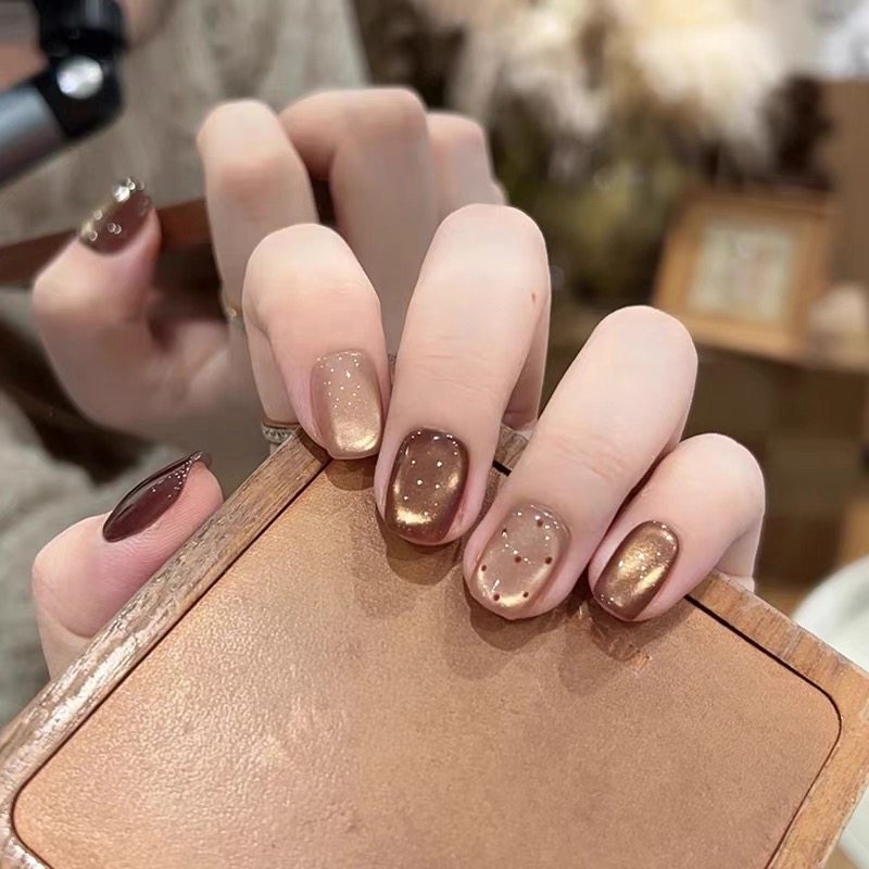 【榛果可可】爆闪玻璃珠猫眼纯手工穿戴甲2025秋冬显白短款美甲,彩妆/香水/美妆工具,穿戴甲/甲片,淘宝优惠券,粉丝福利购,淘宝优惠卷