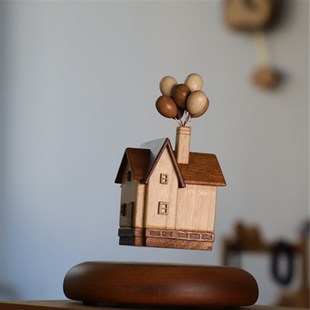 磁悬浮飞屋环游记摆件实木质创意气球木屋房子高级办公室桌面礼物