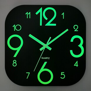 带夜光的挂钟正方形超静音卧室客厅房间时钟2021新款钟表免打孔