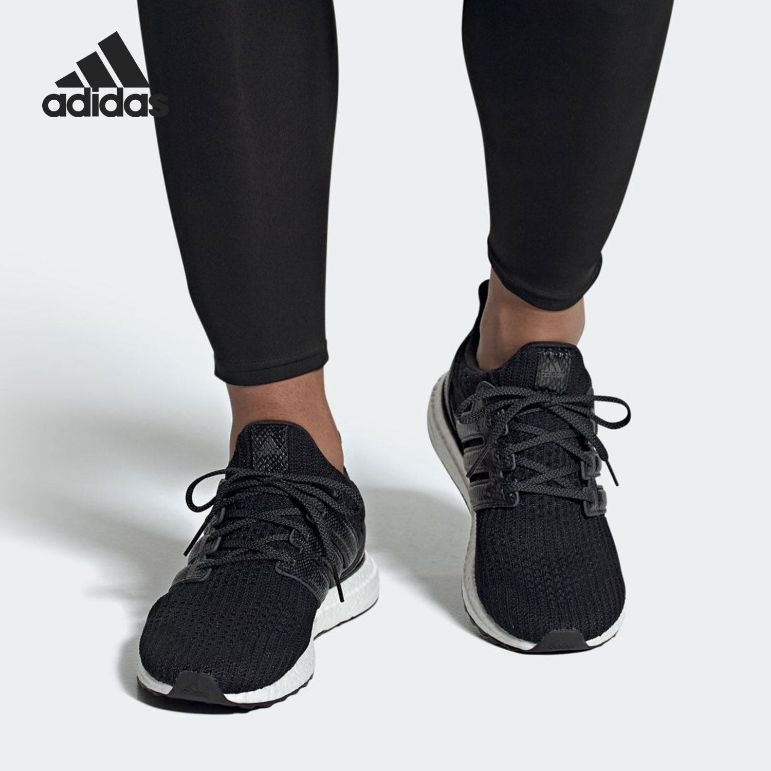 阿迪达斯UltrBOOST男女跑步鞋