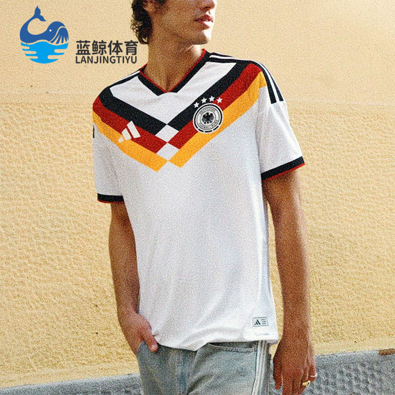 Adidas/阿迪达斯正品GERMANY 26男女运动足球修身训练短袖JN2066 - 实物图