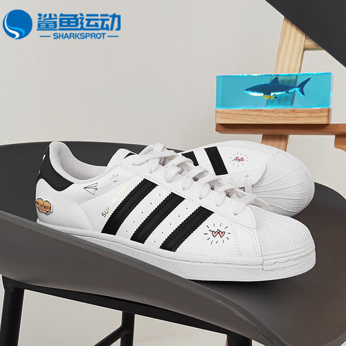 阿迪达斯运动板鞋大童